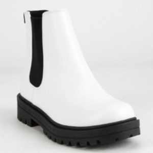 SODA Flat Womens White Chelsea Boots SIZE 10